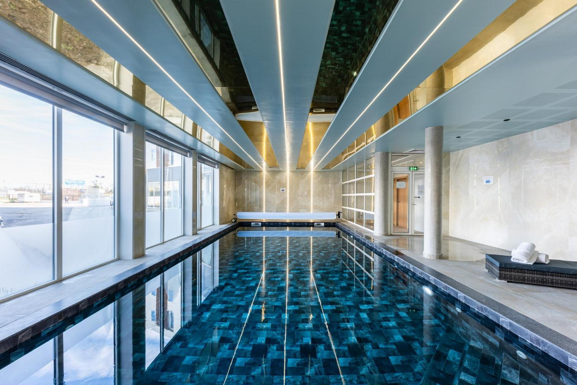 Brit Hotel Privilege Paris רוסני-סו-בואה מראה חיצוני תמונה