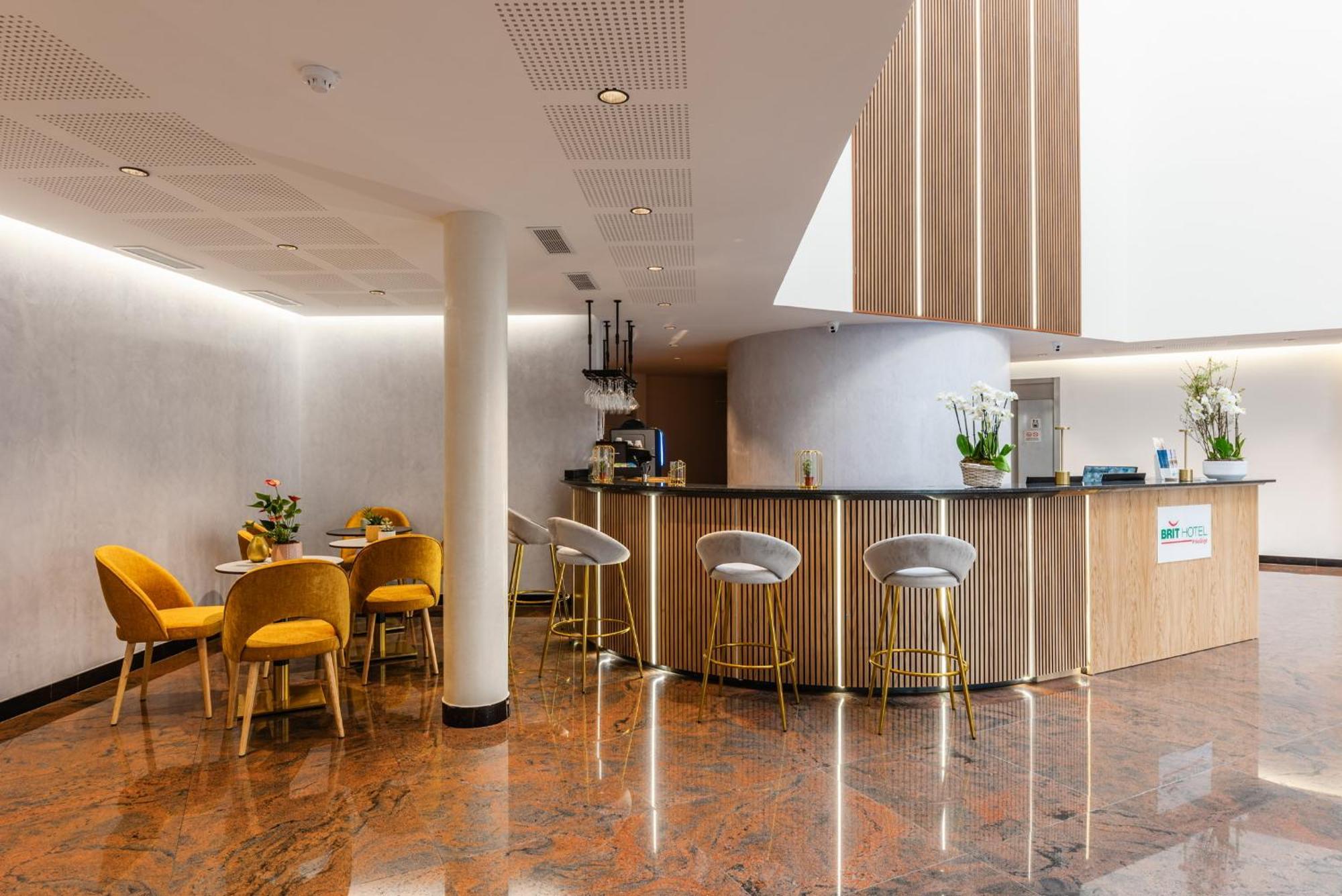 Brit Hotel Privilege Paris רוסני-סו-בואה מראה חיצוני תמונה
