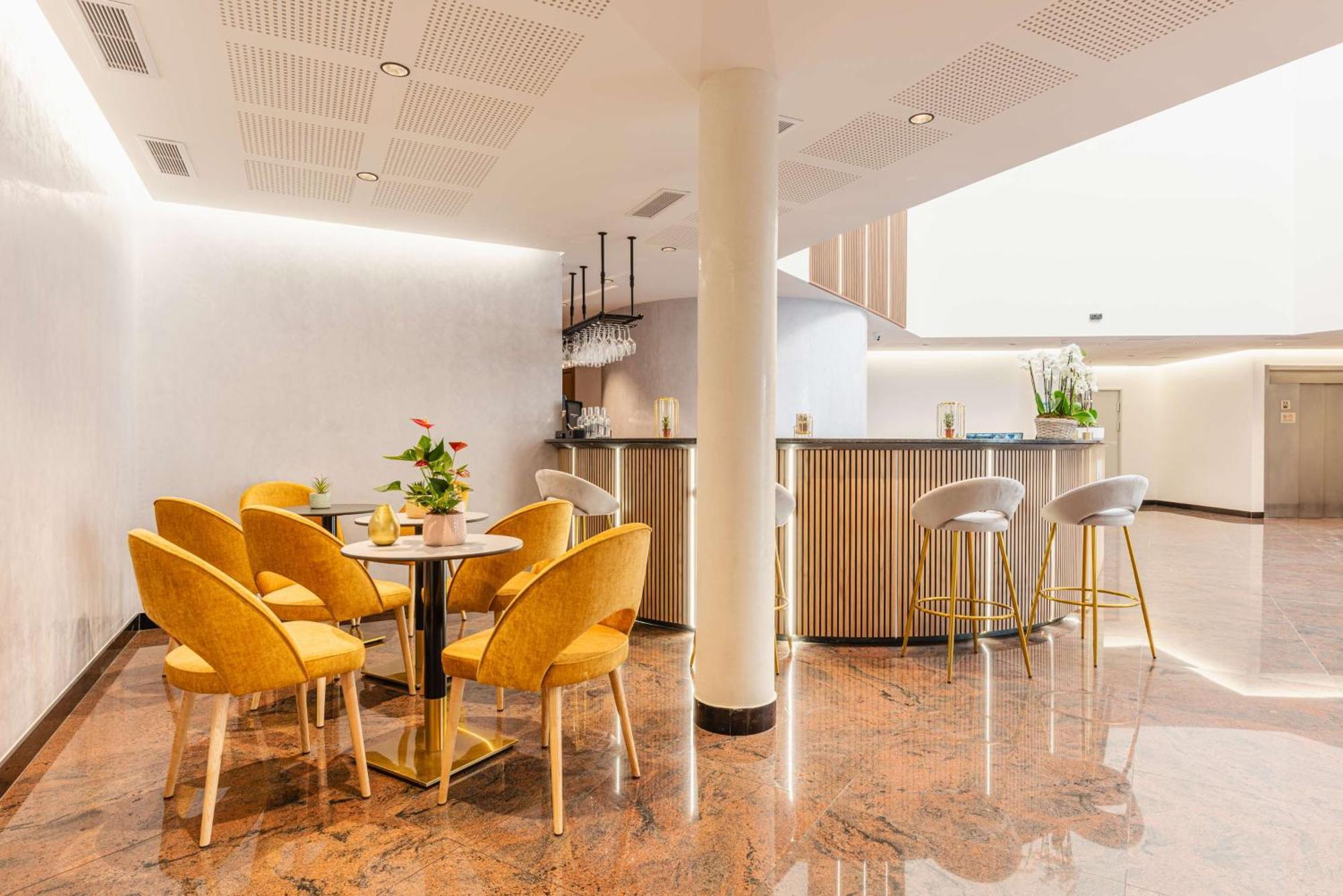 Brit Hotel Privilege Paris רוסני-סו-בואה מראה חיצוני תמונה