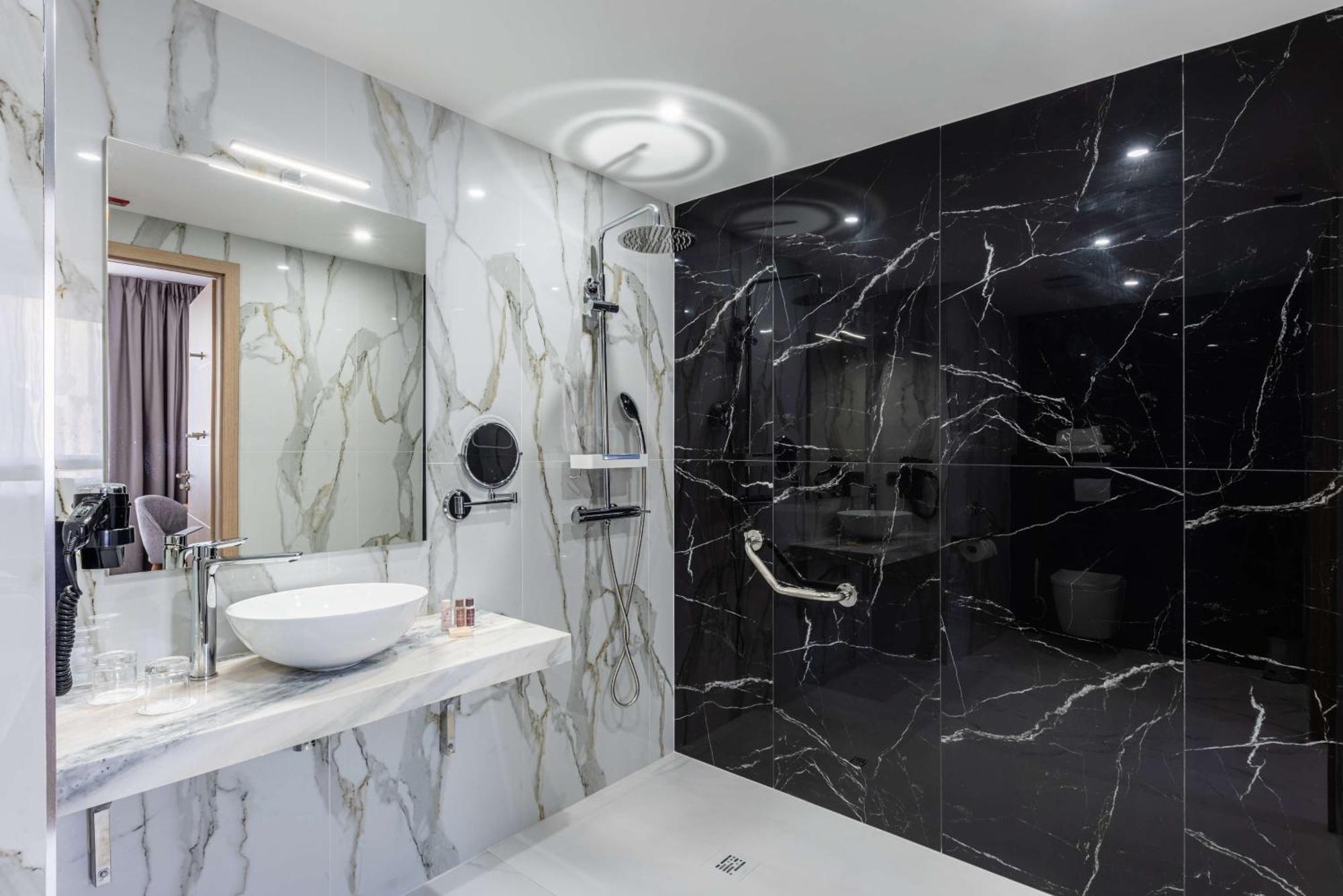 Brit Hotel Privilege Paris רוסני-סו-בואה מראה חיצוני תמונה